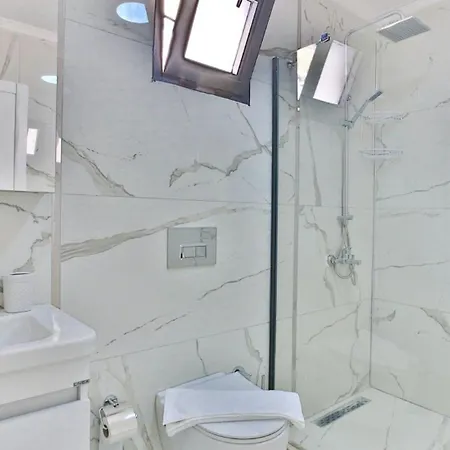 2 Bedroom In With Private Pool *