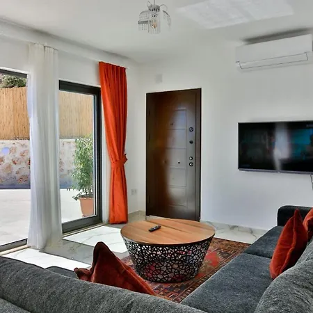 2 Bedroom In With Private Pool *