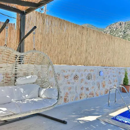 2 Bedroom In With Private Pool *